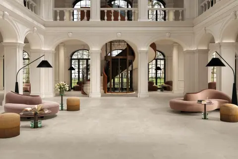 Hall d'entrée luxueux avec un carrelage au sens de pose carrelage 60x120, des arches, un ascenseur hélicoïdal et des meubles design.