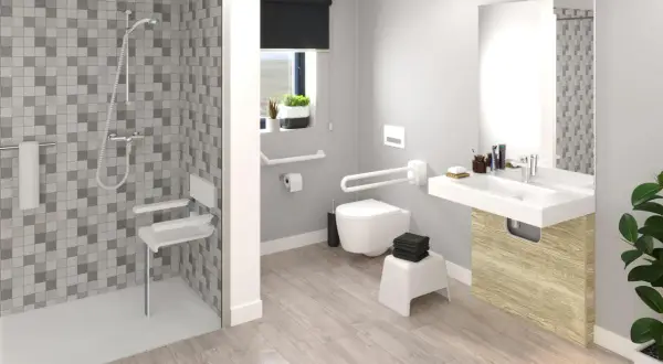 Agencement salle de bain moderne et accessible avec douche, WC suspendu, lavabo et barres d'appui.