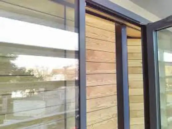 Fabriquer un volet intérieur en bois, de la mesure à la pose