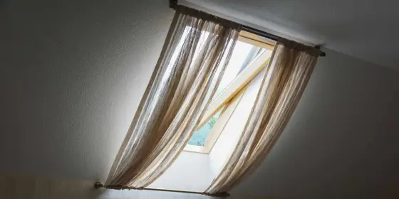 Store VELUX sur une ancienne fenêtre - réussir la pose